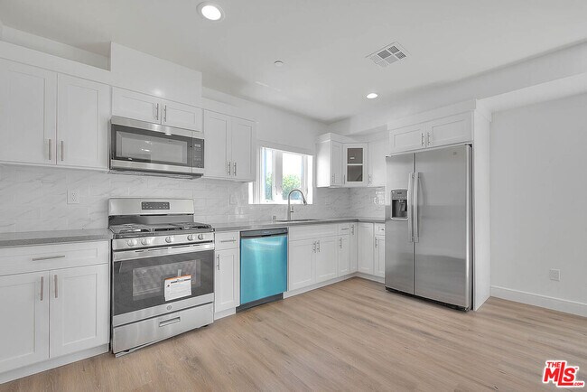 Building Photo - 1015 Wilton Pl