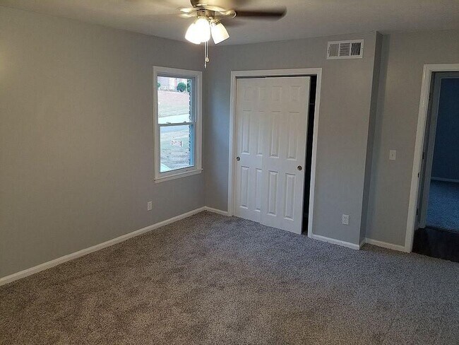 Building Photo - 4 bedroom 3 bath NE Columbus/ Ft. Moore