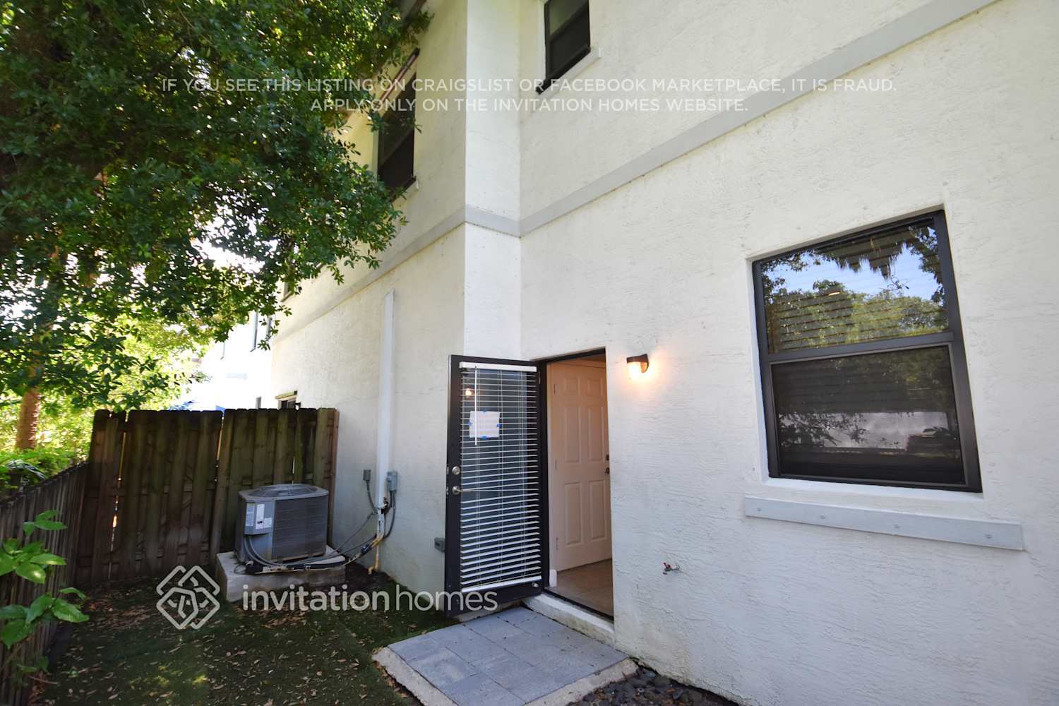 Building Photo - 1643 SW 28th St