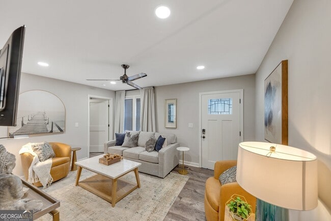 Building Photo - 155 Parkview Dr SE