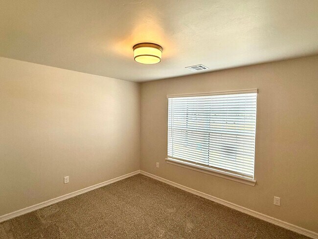 Building Photo - Brand New 3 Bed Home in Edmond with Designer Finishes