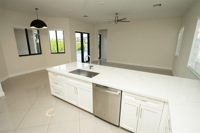 Building Photo - 10660 S Lago Vista Cir