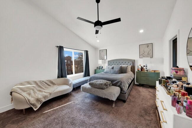 Building Photo - 1522 N Leamington Ave