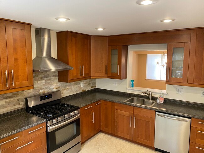 Kitchen (10x10) - 4666 Louise Saint Claire Dr