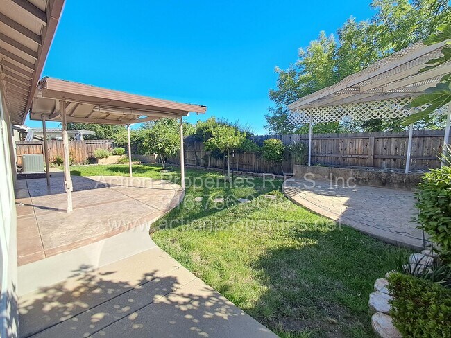 Building Photo - Action Properties R.E.S. Inc. Offering Beautiful Highland Park Single Story 3 Car, 4 Bedroom, Gar...