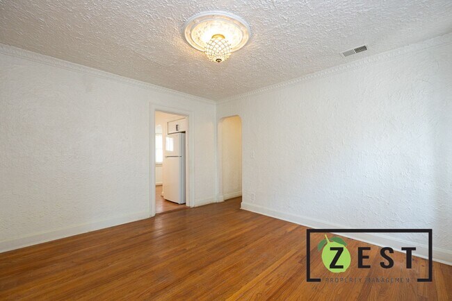 Building Photo - 17352 Roselawn St