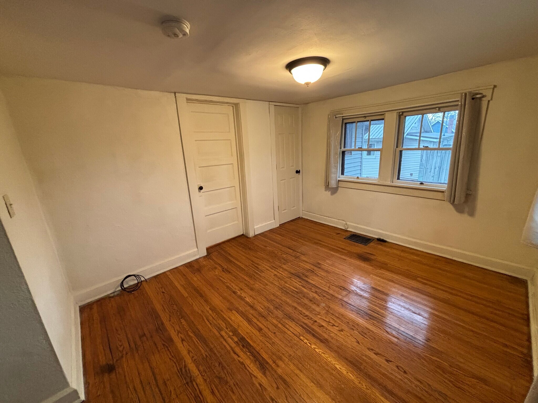 Building Photo - 328 W 15th St