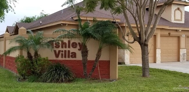 Building Photo - 15 Samgar St