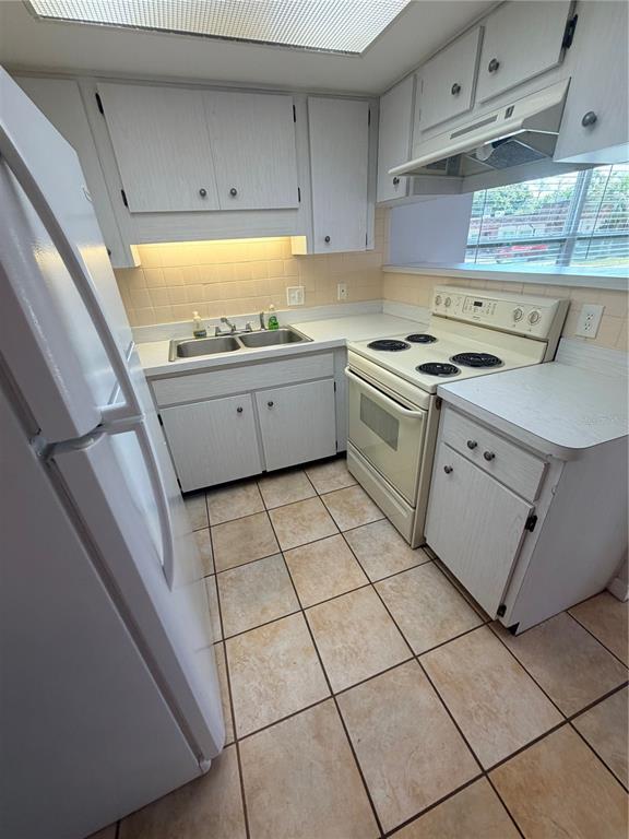Building Photo - 6050 Chesham Dr