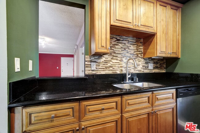 Building Photo - 9103 Summertime Ln