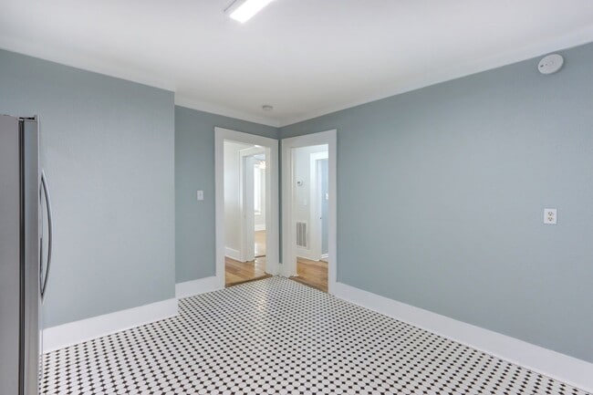 Building Photo - Four Bedroom - Two Bathroom - Single Famil...