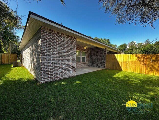 Building Photo - Beautiful New Construction Unit in Fort Wa...
