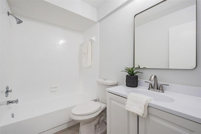 Building Photo - 2582 Bentley Dr