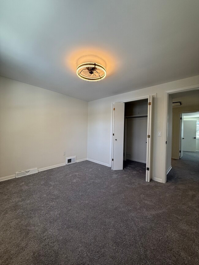 Building Photo - 4300 Fairfield Dr