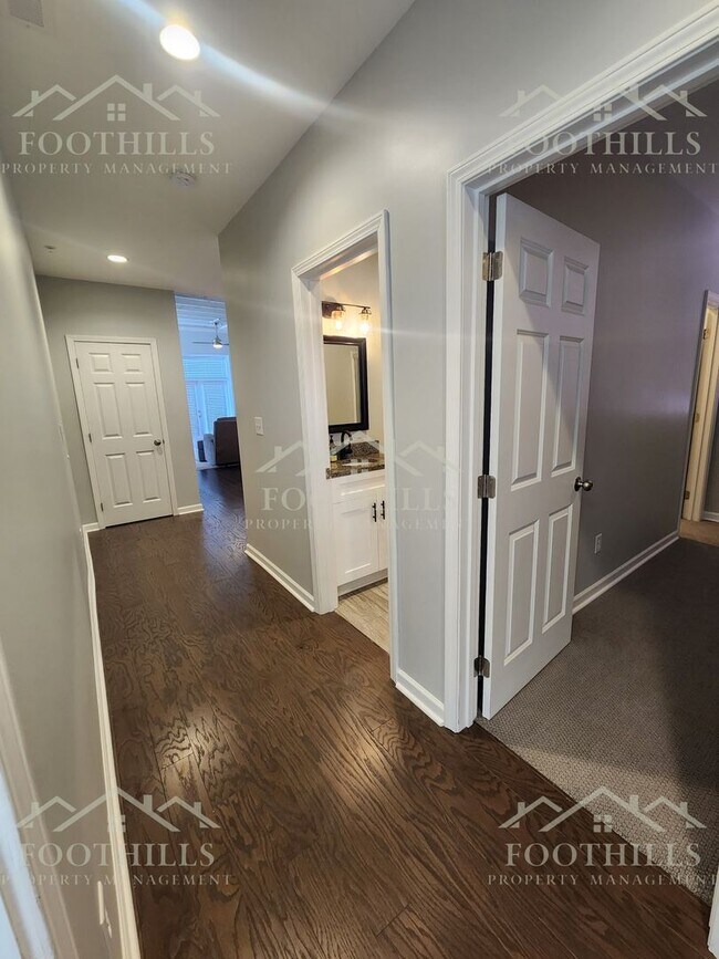 Building Photo - 214-216 N Main St