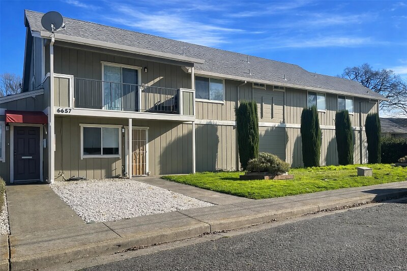 Building Photo - 6667 Blue Heron Dr