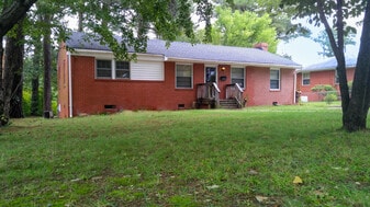 Building Photo - 2123 Walton St