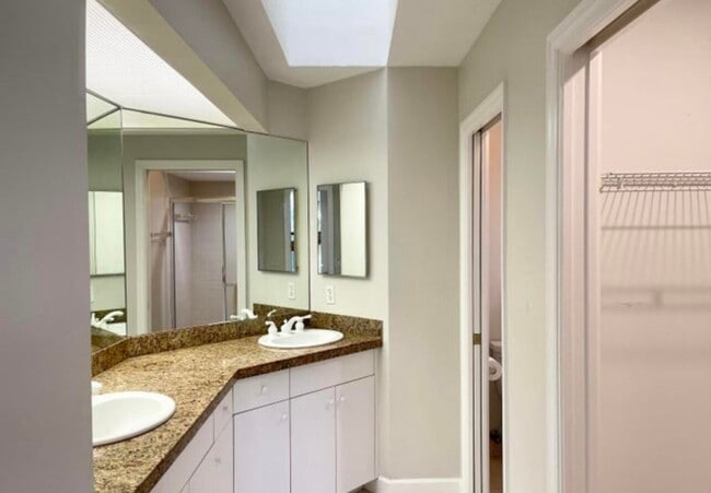 Building Photo - 6142 SE Landing Way