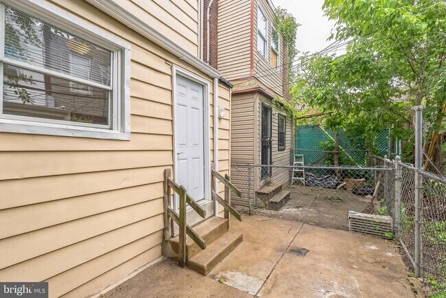 Building Photo - 3533 Joyce St