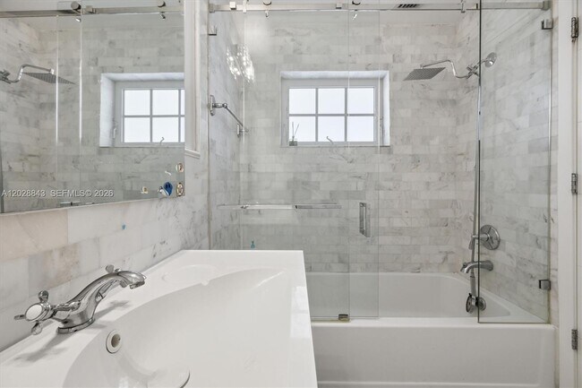 Building Photo - 2558 NE 206th St