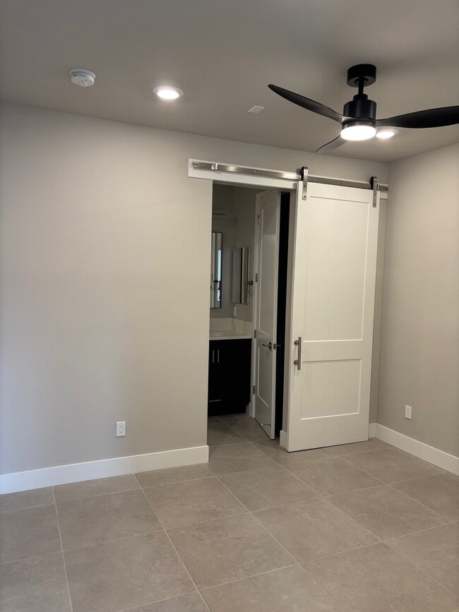 Building Photo - 121 8th St