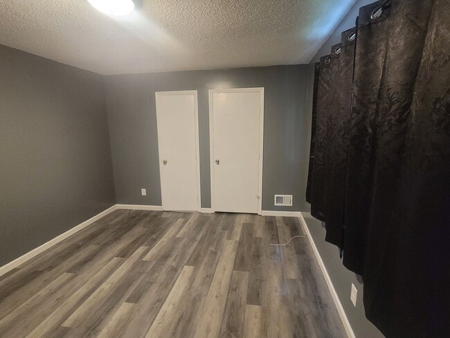 Building Photo - North Columbia