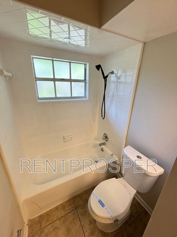 Building Photo - 360 Vincent Dr