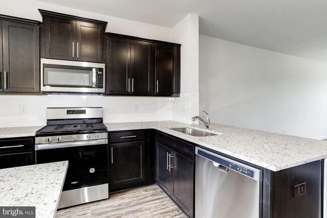 Building Photo - 5014 MacDonough Pl