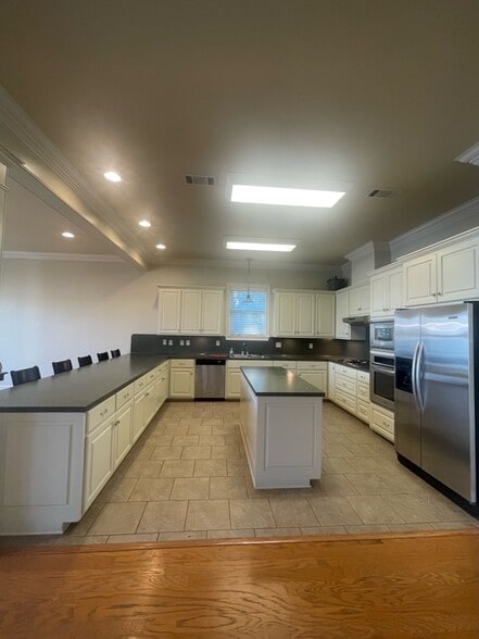 Building Photo - 1200 E Main St