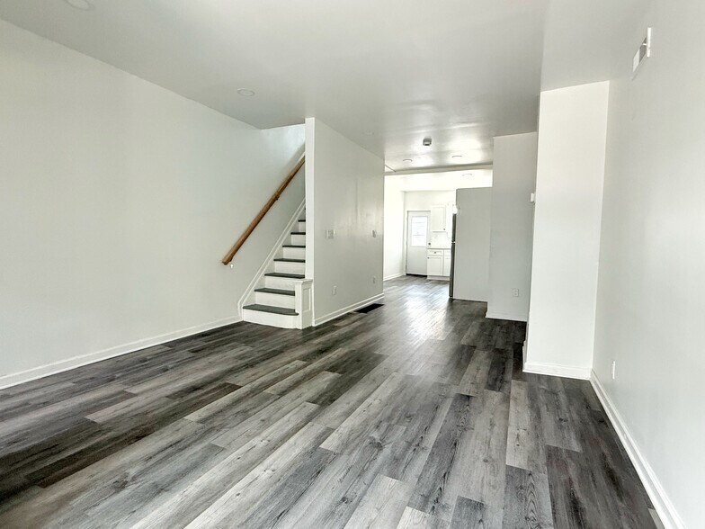 Building Photo - 1520 S Myrtlewood St