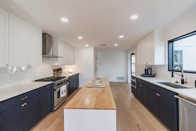 Building Photo - 2100 Apricot Glen Dr