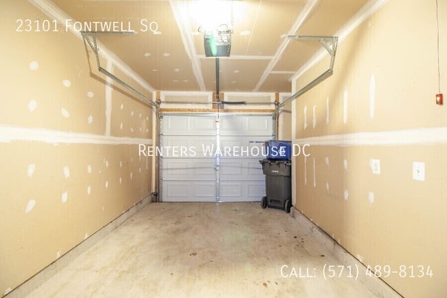 Building Photo - 23101 Fontwell Square