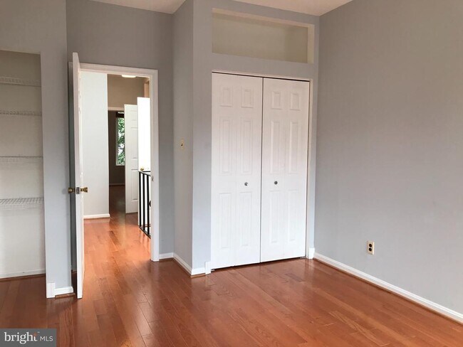 Building Photo - 1231 Linden Pl NE