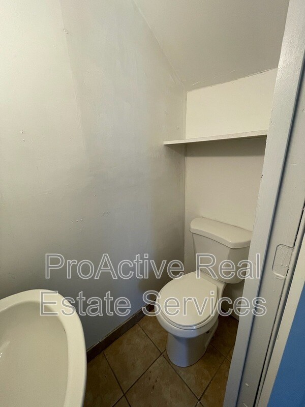 Building Photo - 815 W 34th St