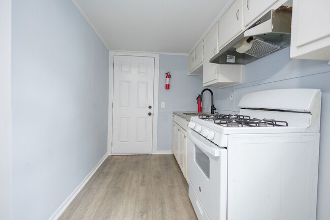 Building Photo - 911 Ray St