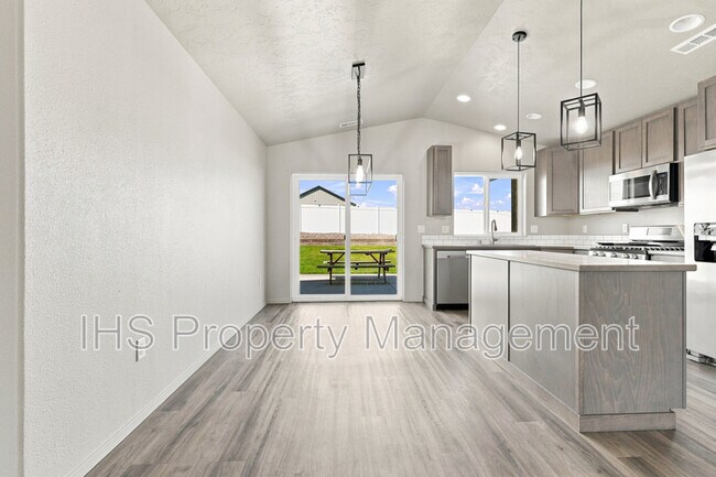Building Photo - 6030 Tarsus Ln