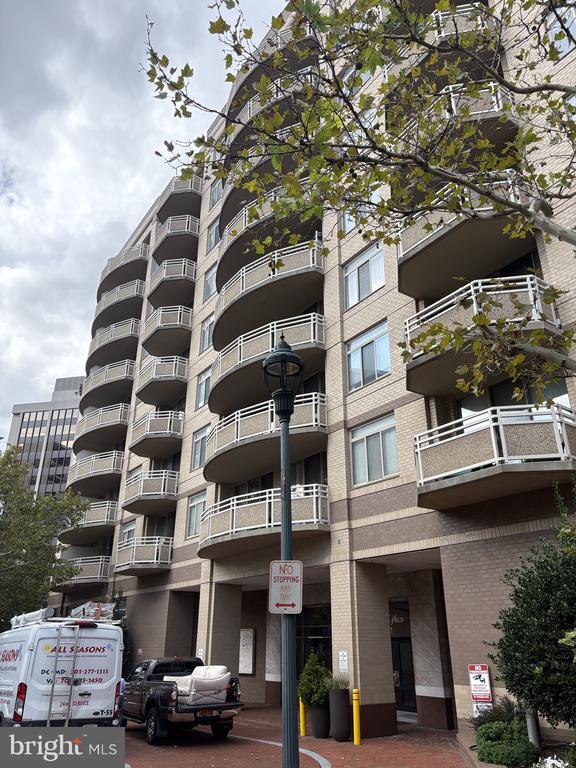 Building Photo - 4801 Fairmont Ave