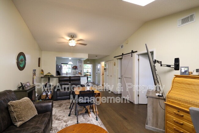 Building Photo - 323 Knottwood Ct