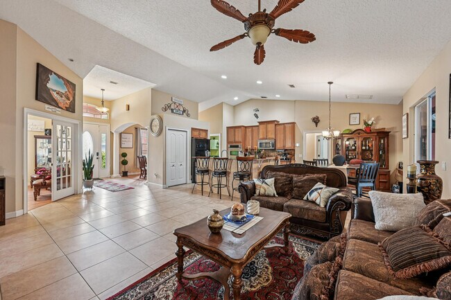 Building Photo - 3044 SW Savona Blvd