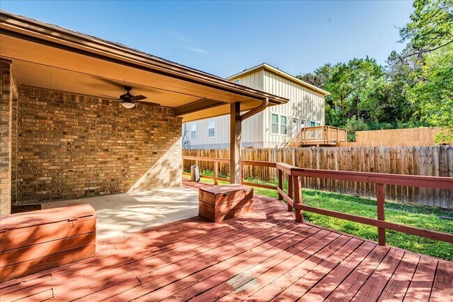 Building Photo - 1004 Misty Acres Dr