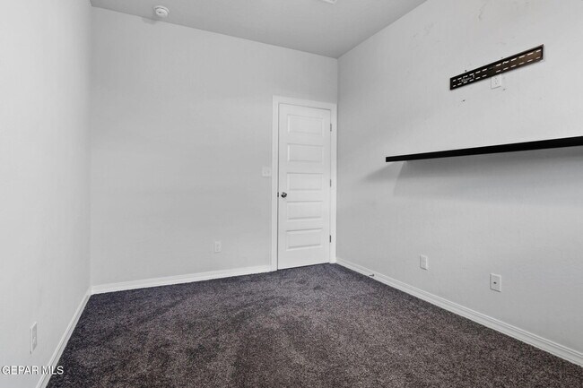 Building Photo - 917 Airship Pl