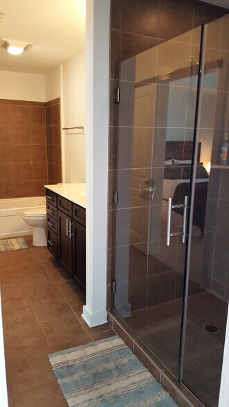 Building Photo - 915 Haywood Rd