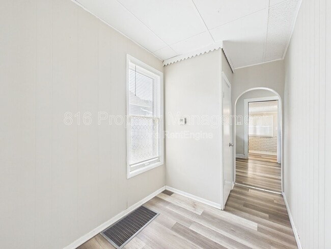 Building Photo - 1222 S 40th St