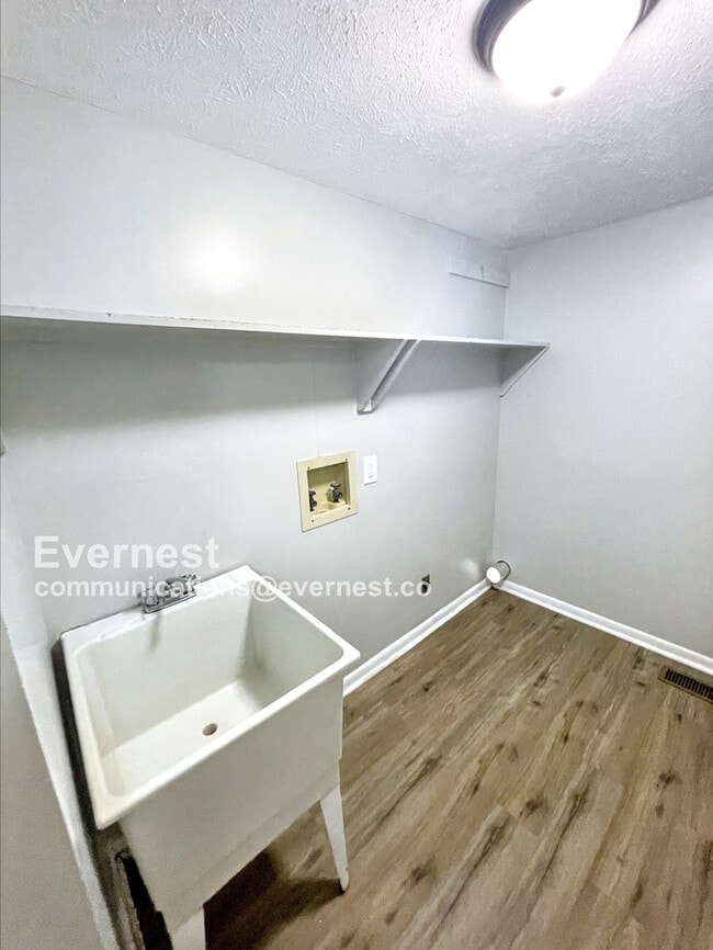 Building Photo - 203 Shannon Ln