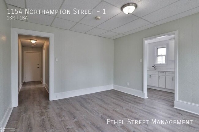 Building Photo - 1154 Northampton St