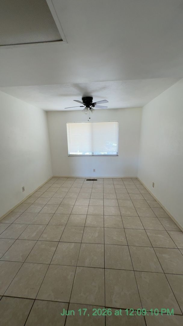Building Photo - South West Visalia Now Ready!