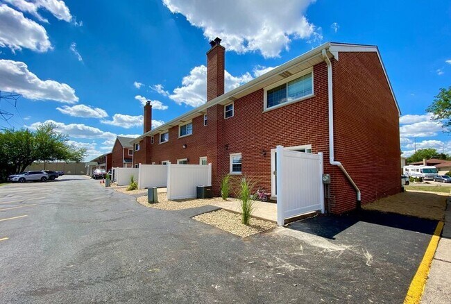 Building Photo - 3025 Lynn Ct