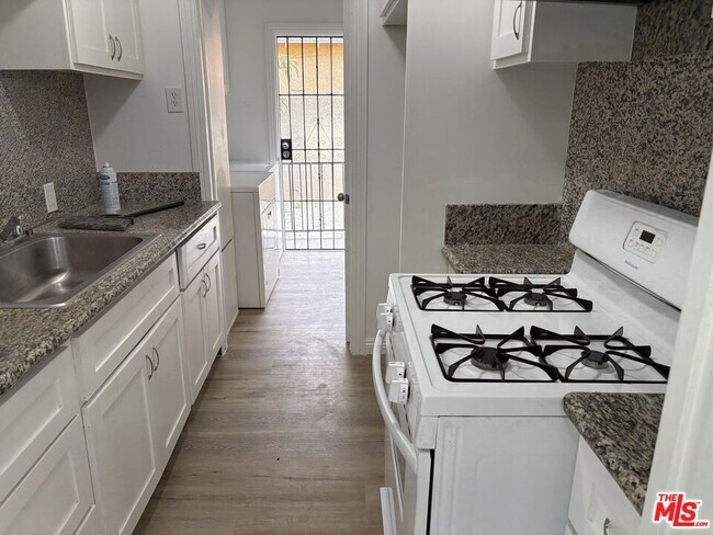 Building Photo - 3113 W 109th St