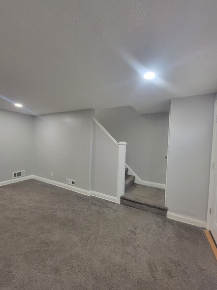 Building Photo - 3242 Westmont Ave