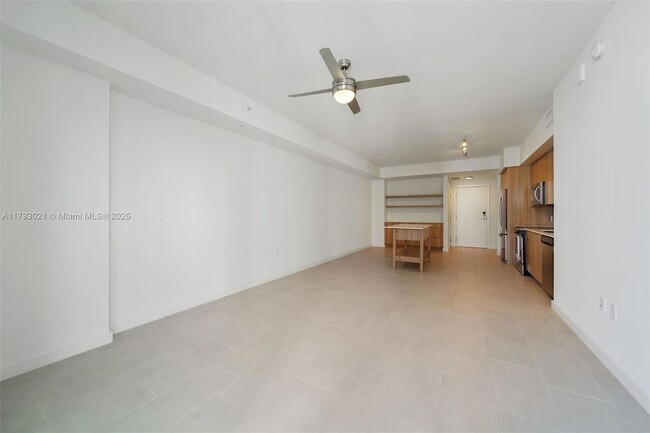 Building Photo - 2150 N Bayshore Dr